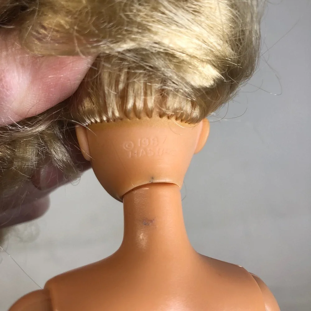 Vintage 1987 Hasbro Barbie Doll Blonde Hair‎ Blue Eyes Collectible Toy
